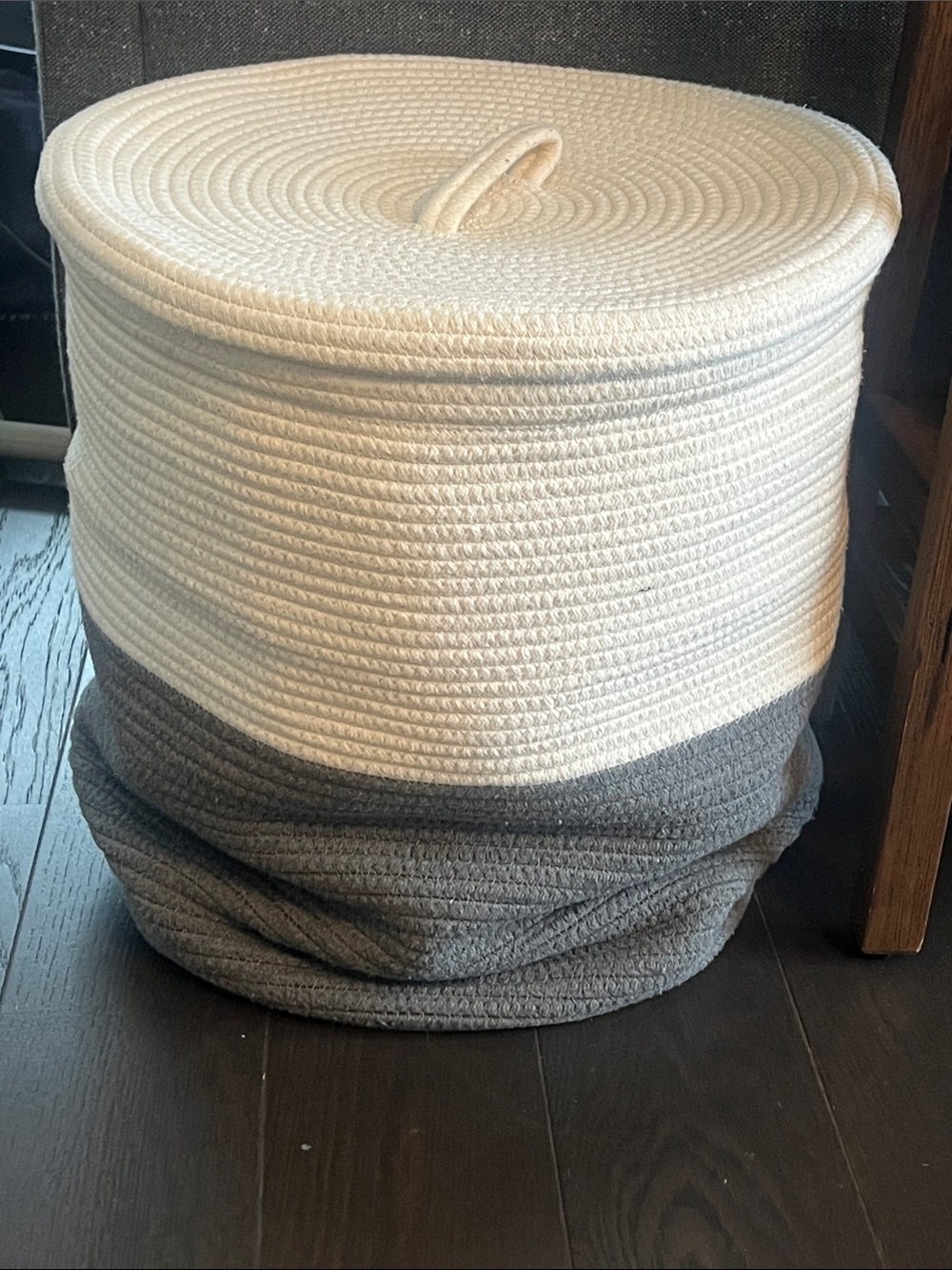 Rope storage bin with lid. 17”x17” diameter